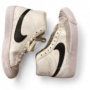 M mmmmmNike Blazer Mid '77 Sneakers White High Top Teens 4.5Y